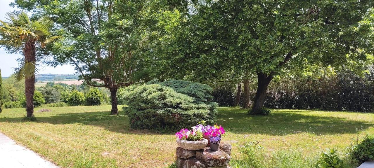 Domaine Les Garrigues Bed & Breakfast Puygaillard-de-Quercy ภายนอก รูปภาพ