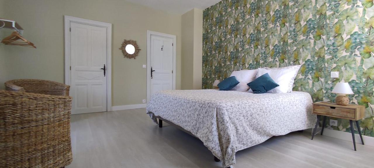 Domaine Les Garrigues Bed & Breakfast Puygaillard-de-Quercy ภายนอก รูปภาพ